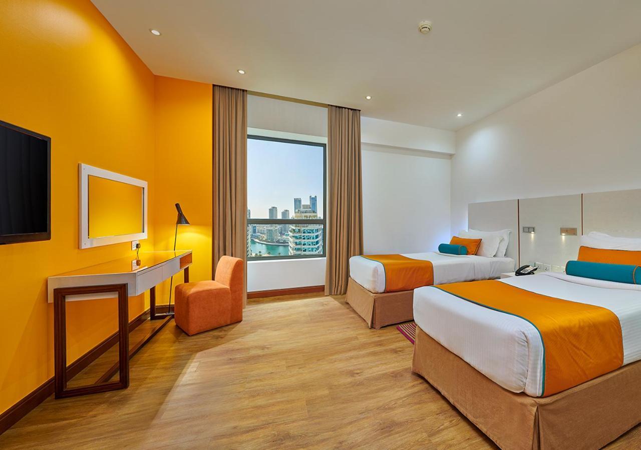 Ramada Hotel, And By Wyndham Jbr होटल के अलावा