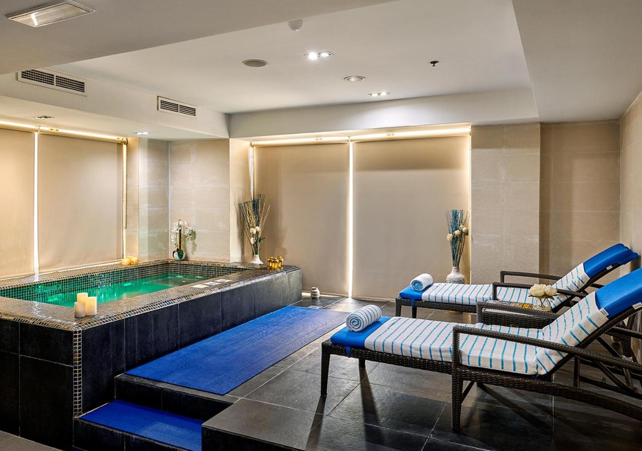 Ramada Hotel, And By Wyndham Jbr होटल के अलावा 4*