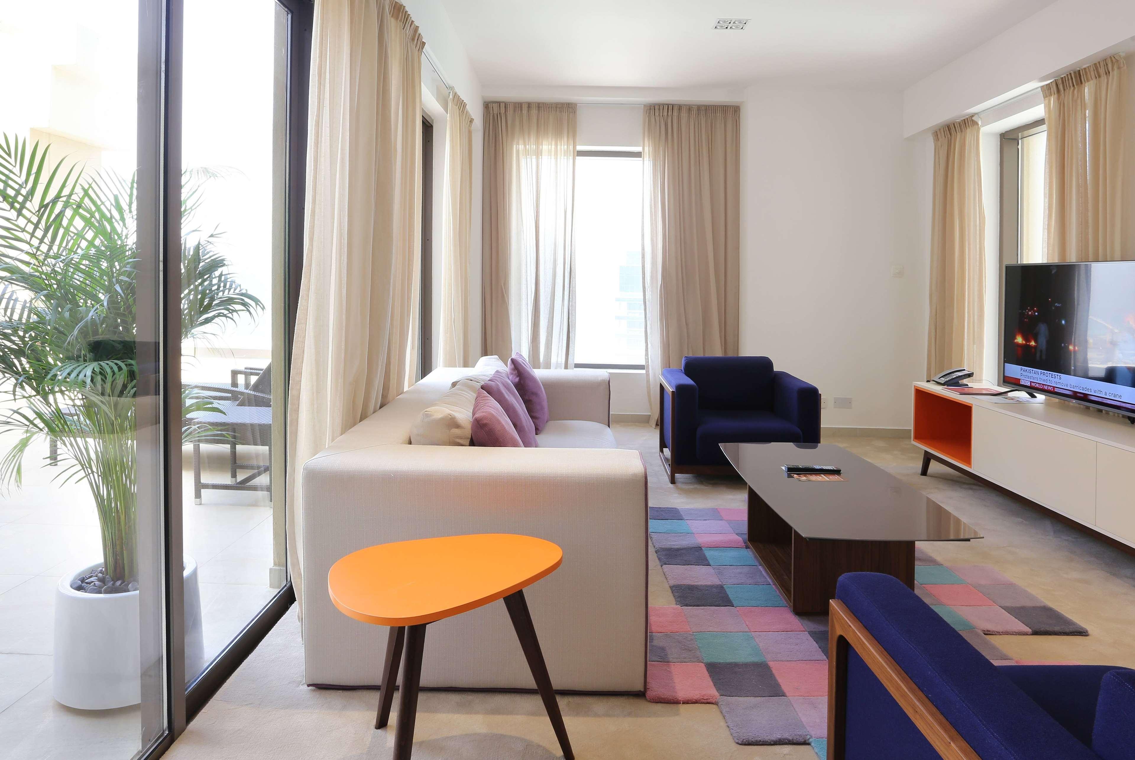 Ramada Hotel, And By Wyndham Jbr 4* Дубай